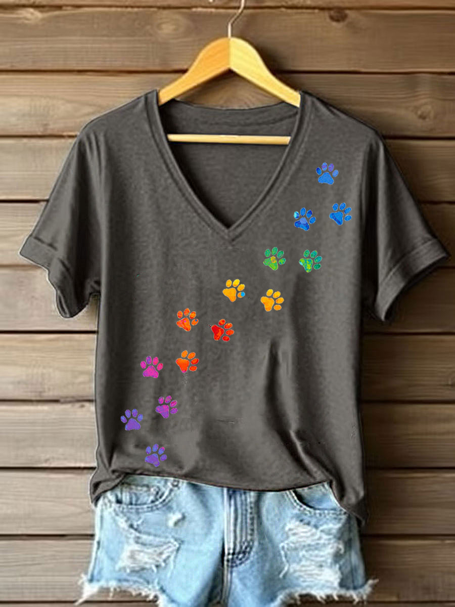 T-shirt coloré de patte de chien des femmes