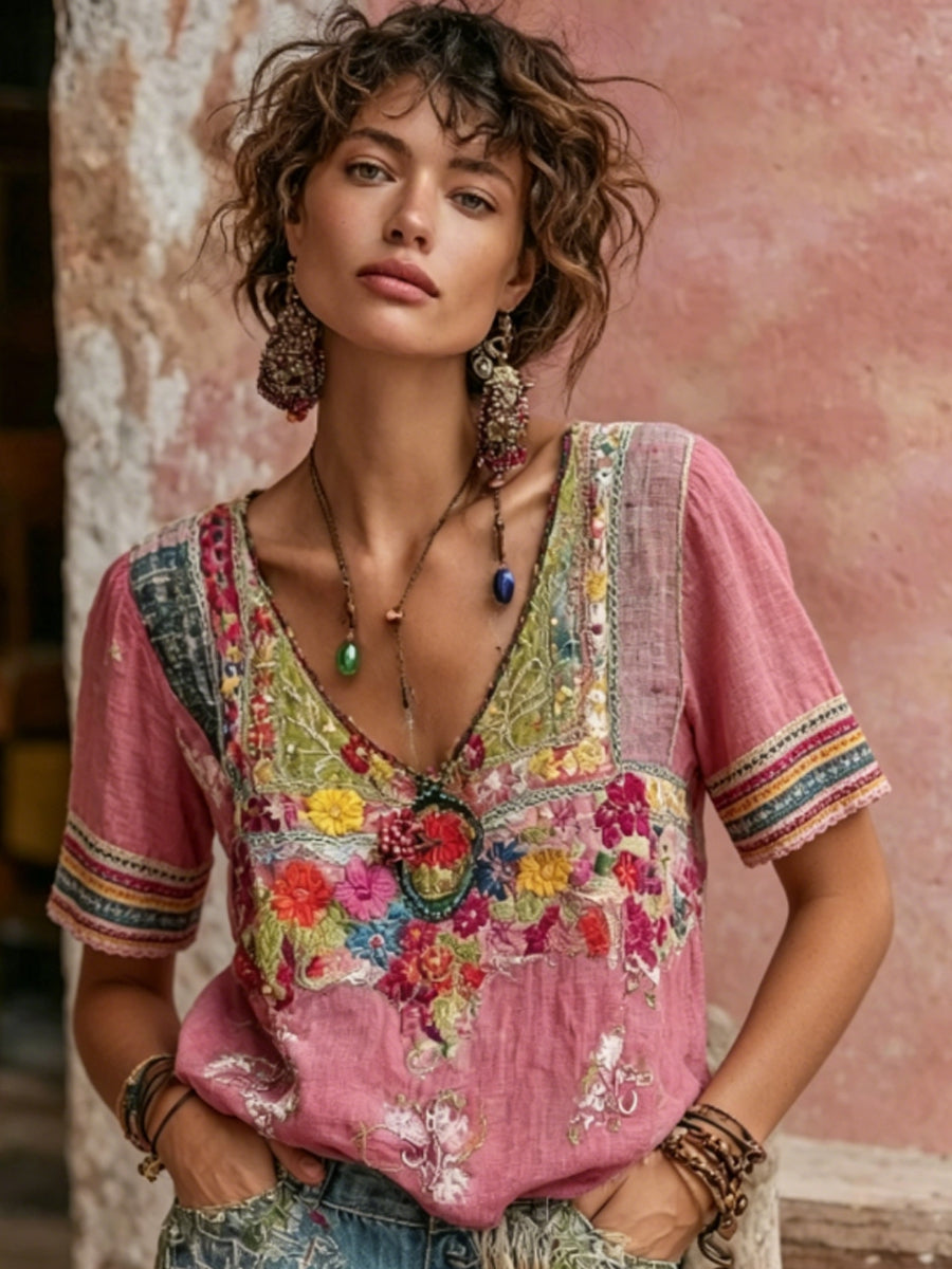 T-shirt bohème pour femmes, en mélange de lin, à manches courtes, col en V, avec broderie florale et patchwork artistique
