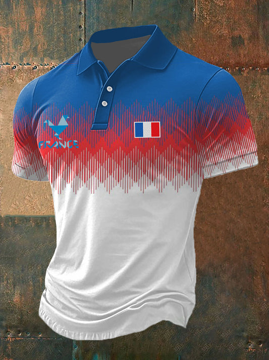 Le drapeau français des hommes conçoivent le polo à manches courtes comme image / S