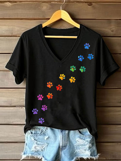 T-shirt coloré de patte de chien des femmes