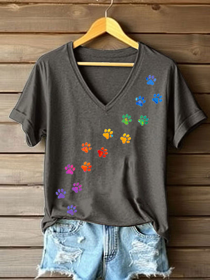 T-shirt coloré de patte de chien des femmes