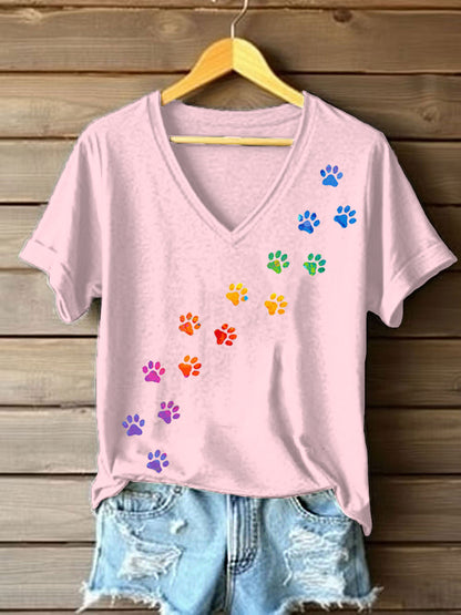 T-shirt coloré de patte de chien des femmes