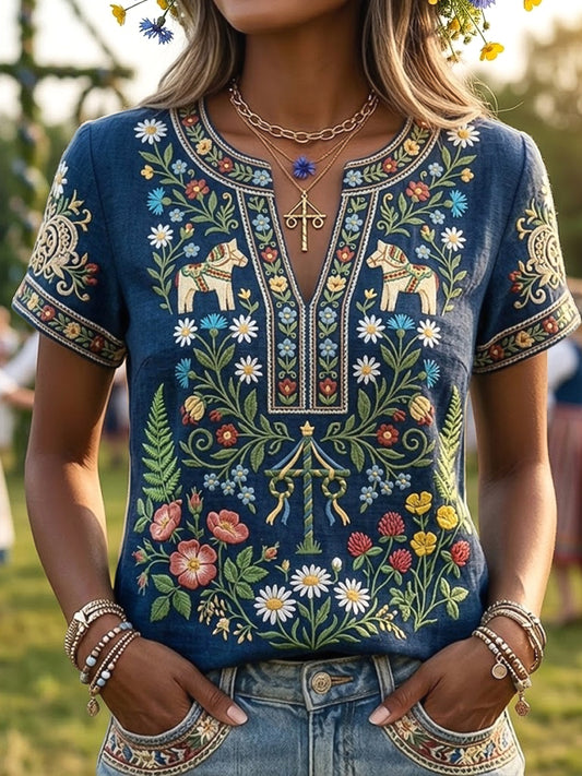 Retro Swedish Midsummer Floral Art Casual V-Neck T-Shirt des femmes
