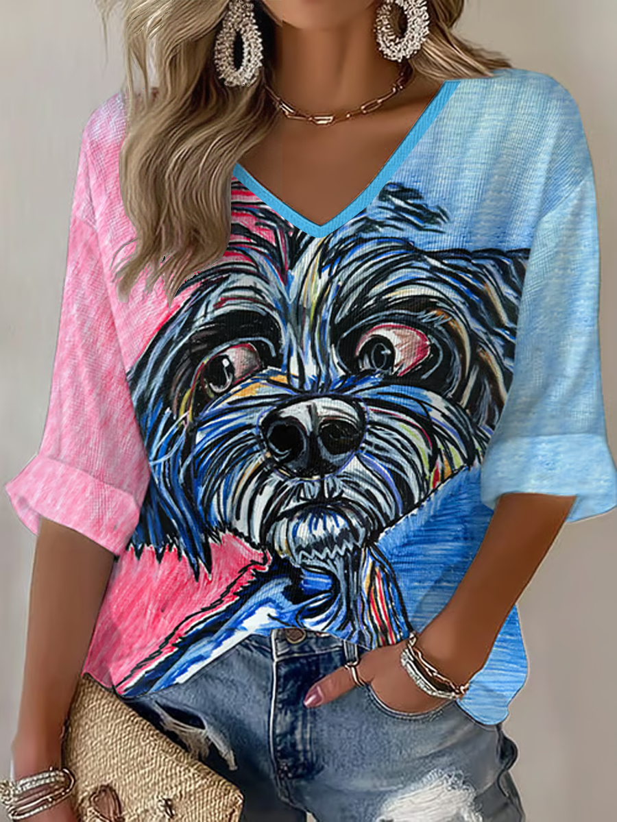 Le chien de l'art des femmes a imprimé le T-shirt de gaufre