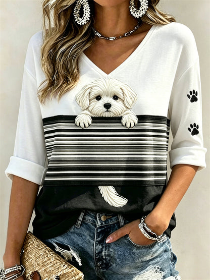 T-shirt à manches mi-longues et col en V pour femme, motif color-block avec un petit maltais qui fait coucou et des empreintes de pattes