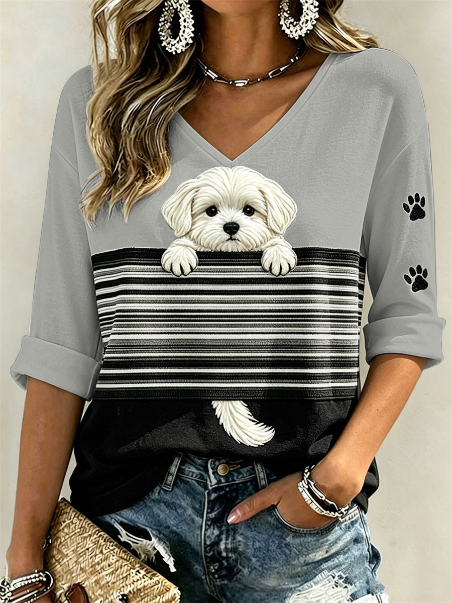 T-shirt à manches mi-longues et col en V pour femme, motif color-block avec un petit maltais qui fait coucou et des empreintes de pattes