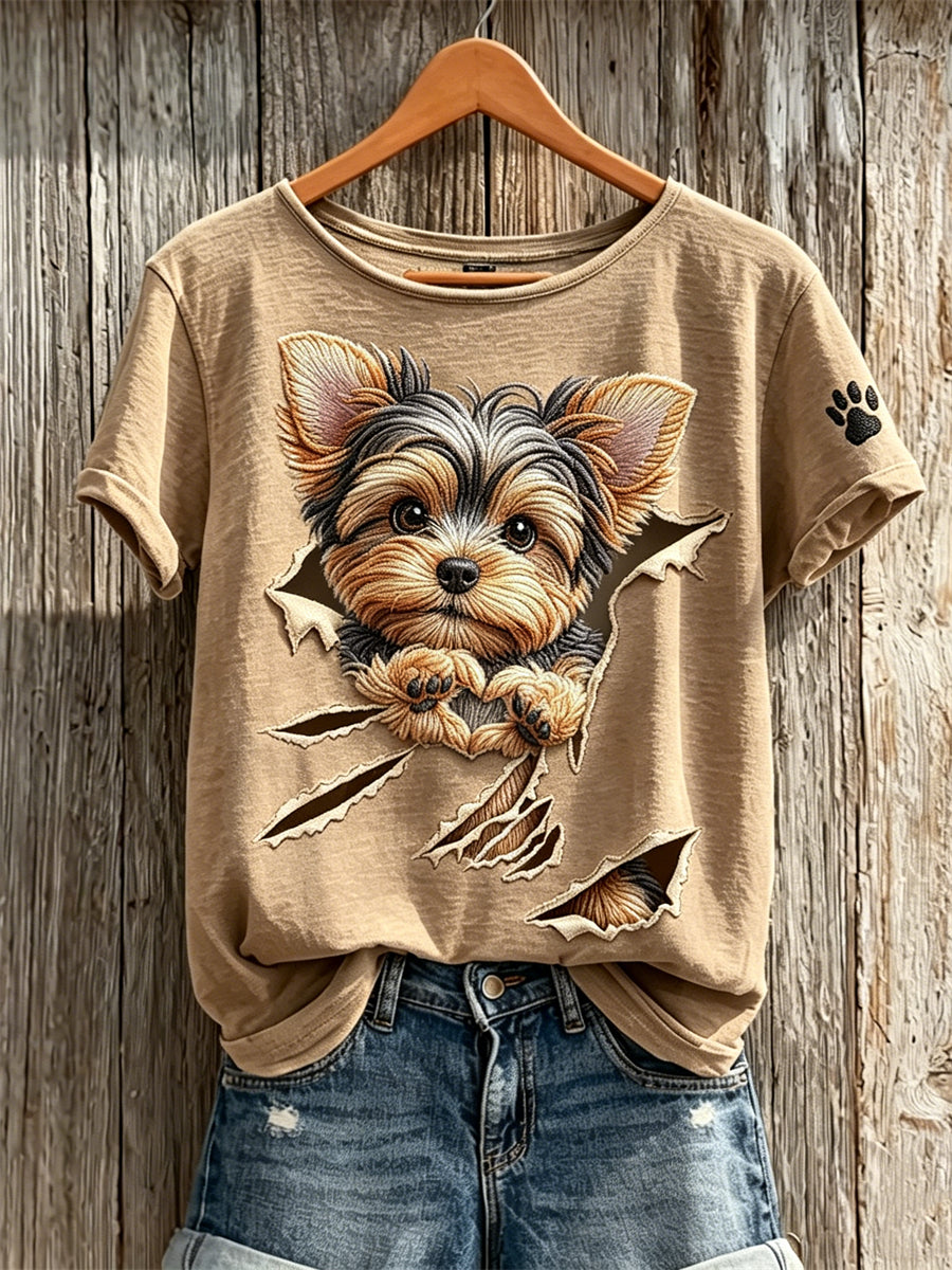 T-shirt femme à manches courtes avec imprimé d’une fissure déchirée laissant apparaître un Yorkshire terrier