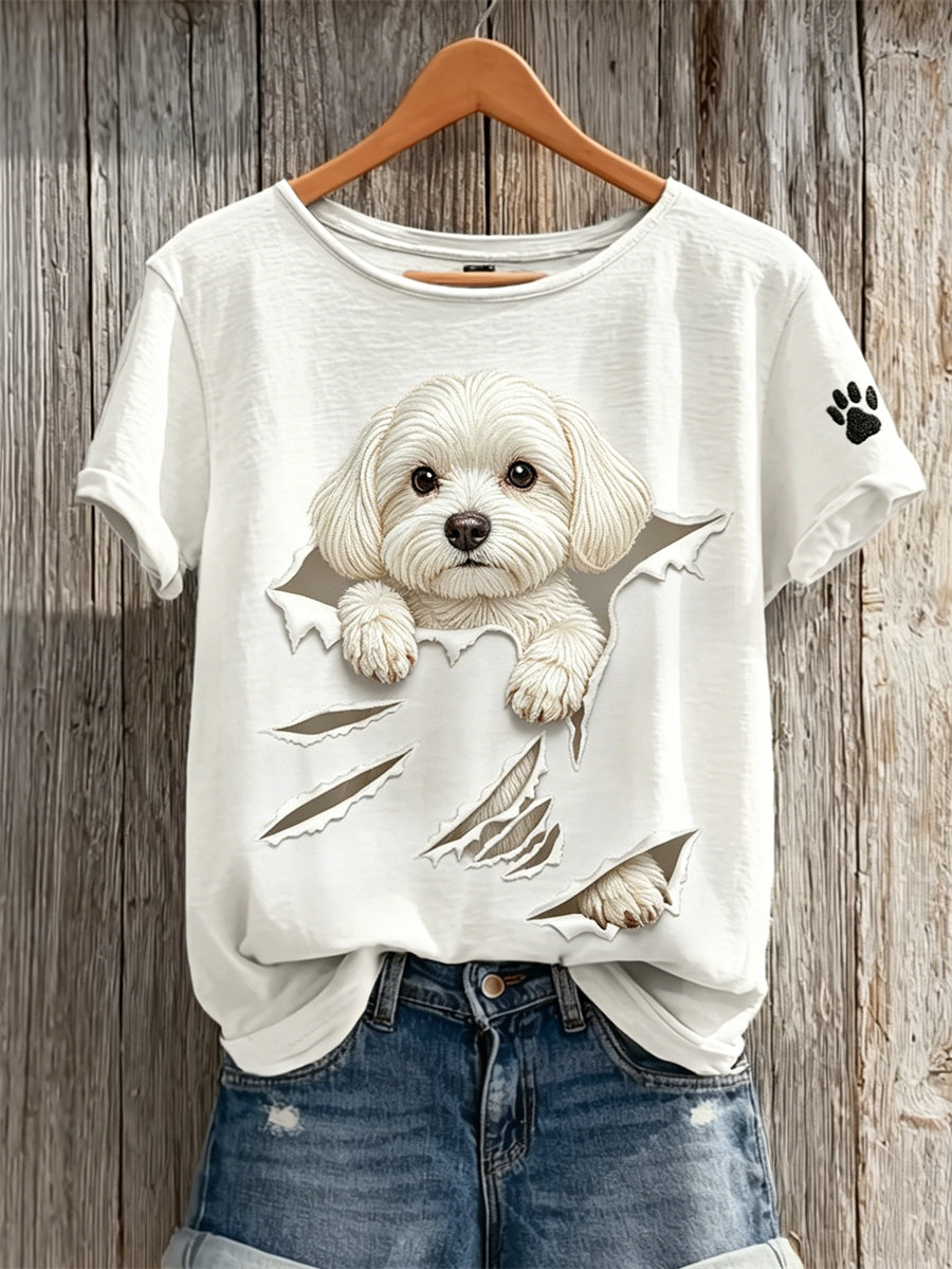 T-shirt femme à manches courtes avec imprimé d’un chien maltais qui fait un clin d’œil depuis une fissure déchirée
