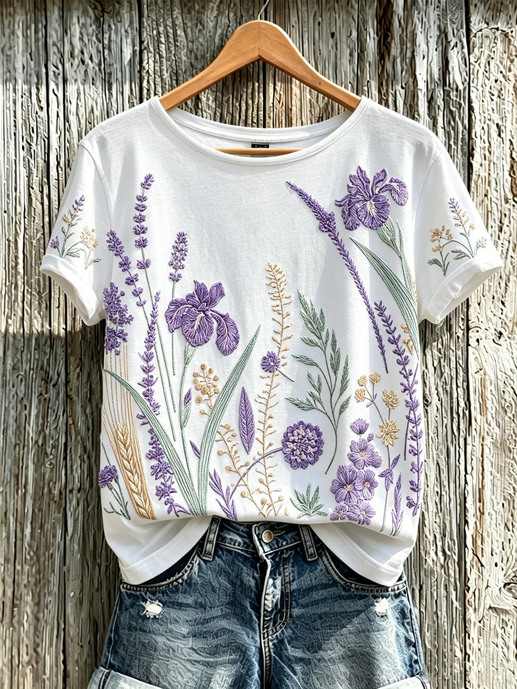 T-shirt décontracté pour femme à imprimé fleurs violette sur fond de plantes