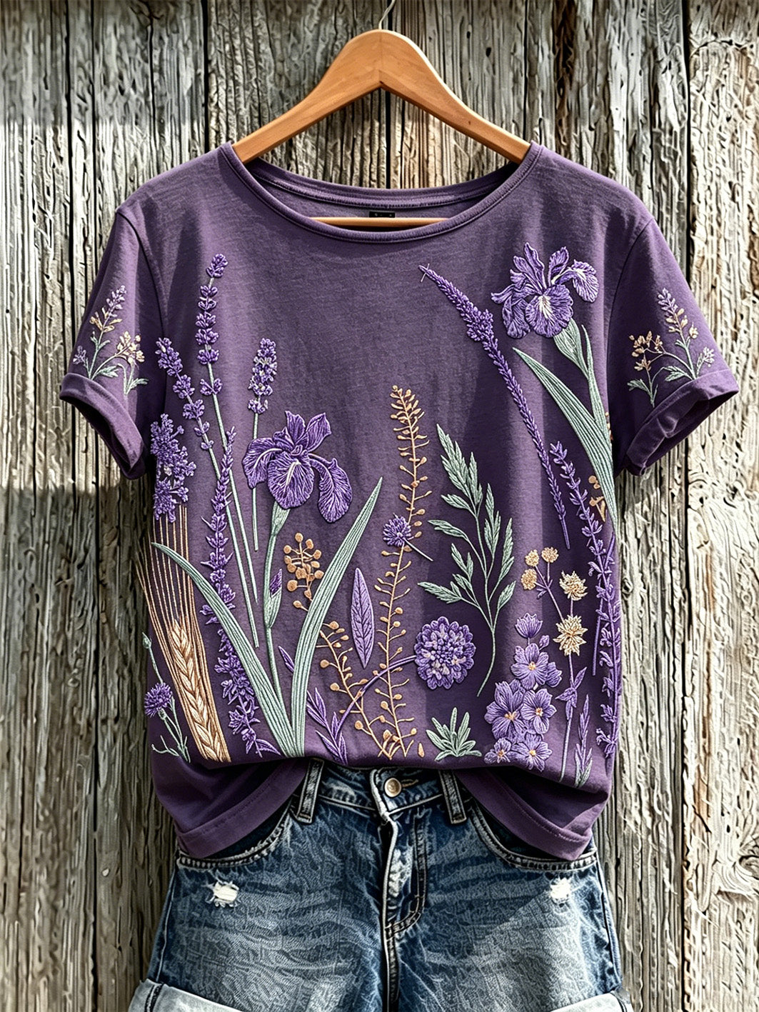 T-shirt décontracté pour femme à imprimé fleurs violette sur fond de plantes