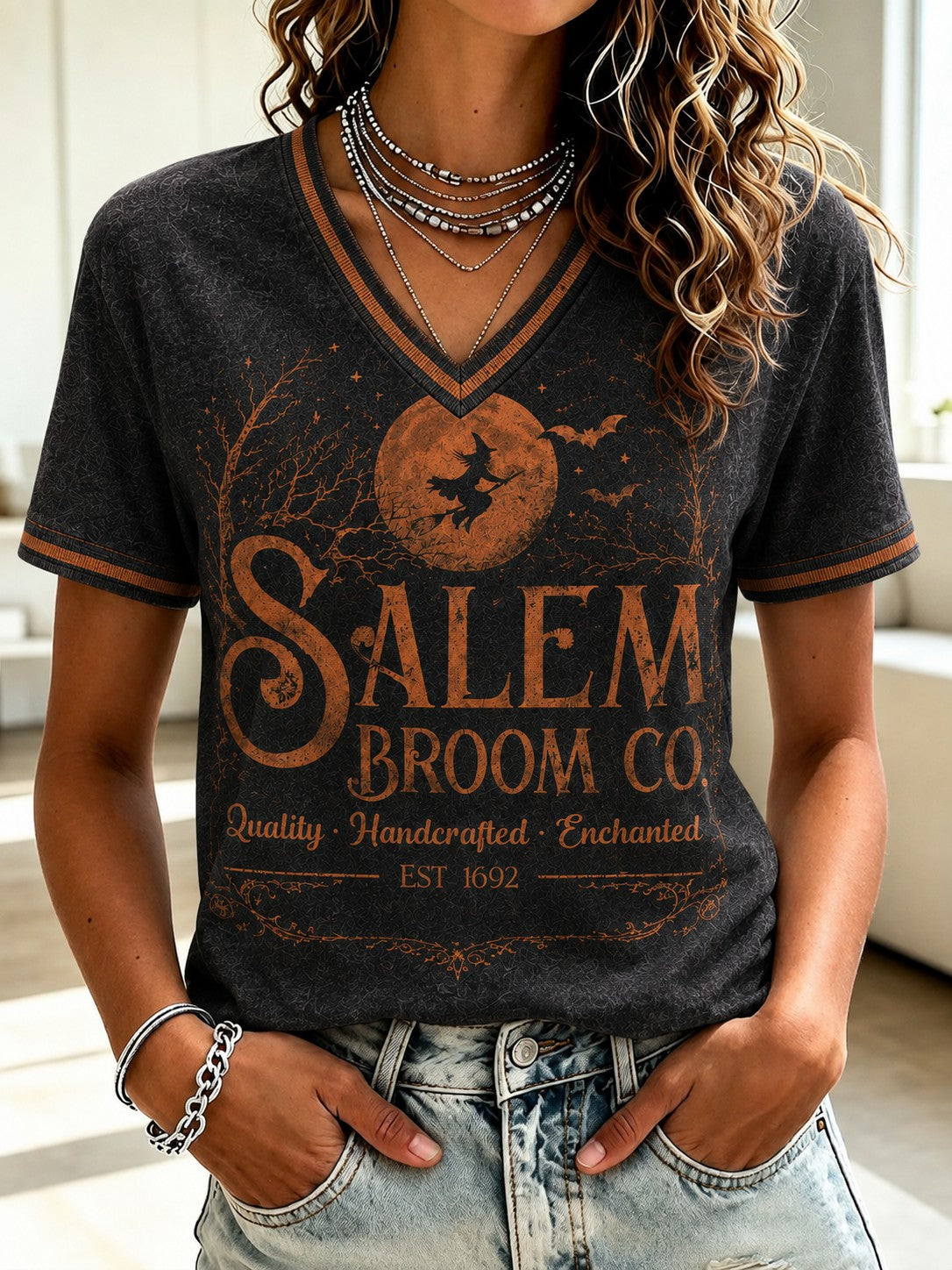 Salem Broom Company T-shirt à col en V imprimé pour femmes